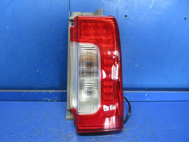【中古】中古部品 タント LA600S 右ﾃｰﾙﾗﾝﾌﾟ 【3310270100-000015084115500】 10,419円