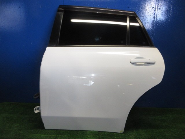 【中古】中古部品 ファミリア BVY12 左ﾘｱﾄﾞｱ 【3310270100-000015088213400】 12,623円