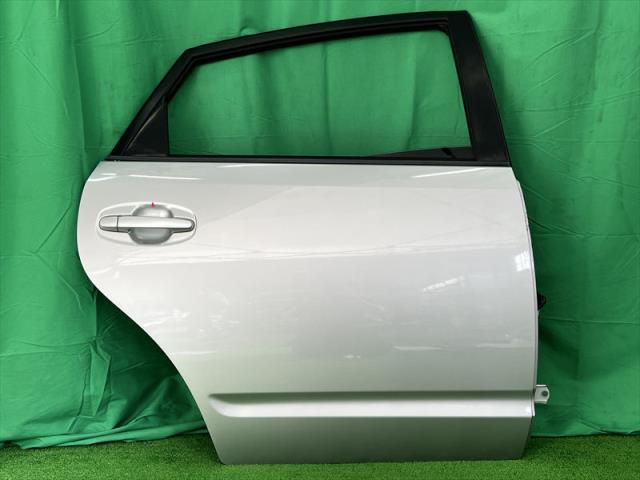 【中古】中古部品 プリウス NHW20 右ﾘｱﾄﾞｱ 【3330240100-002025621313300】