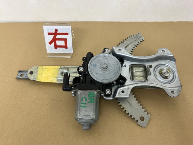 【中古】中古部品 ティーダ C11 右ﾘｱﾄﾞｱﾚｷﾞｭﾚｰﾀ･ﾓｰﾀｰ 【3330460100-000001609813320】