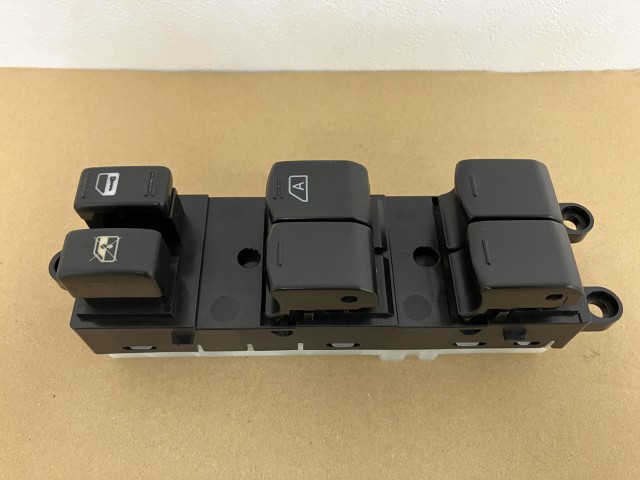 【中古】中古部品 ティーダ C11 パワーウインドウスイッチ 【3330460100-000001609861900】