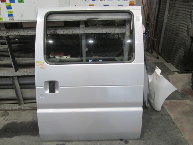 【中古】中古部品 エブリィ DE51V 左ﾘｱﾄﾞｱ 【3310160100-000004420813400】｜e-cleマート