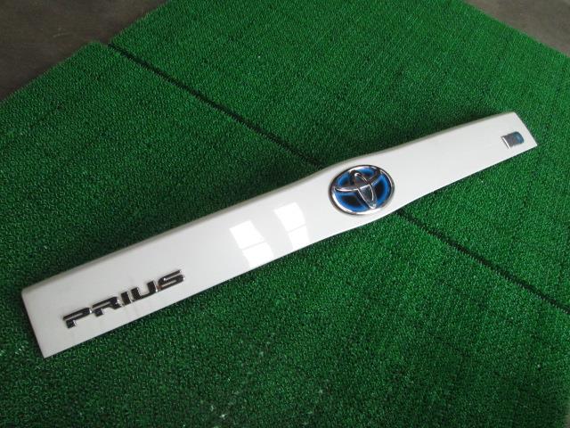 【中古】中古部品 プリウス ZVW30 ﾘｱﾌｨﾆｯｼｬｰﾊﾟﾈﾙ 【3310190100-000255010515200】