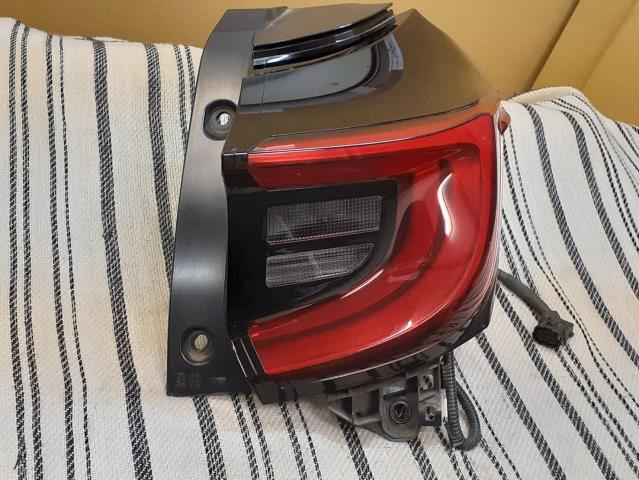 【中古】中古部品 ヤリス MXPH10 右ﾃｰﾙﾗﾝﾌﾟ 【3310540000-000025347315500】 7,366円