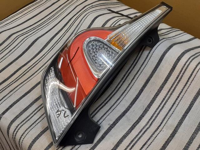 【中古】中古部品 アクア NHP10 左ﾃｰﾙﾗﾝﾌﾟ 【3310540000-000025377815600】