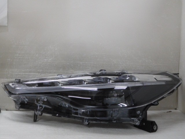 【中古】中古部品 カローラクロス ZVG11 左ﾍｯﾄﾞﾗﾝﾌﾟ 【3380050000-000037622610900】