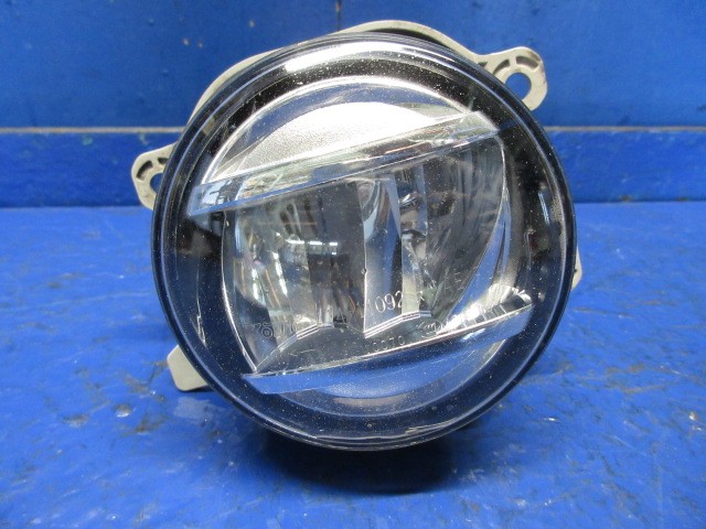 【中古】中古部品 タント LA600S 右ﾌｫｸﾞﾗﾝﾌﾟ 【3310270100-000015081810850】