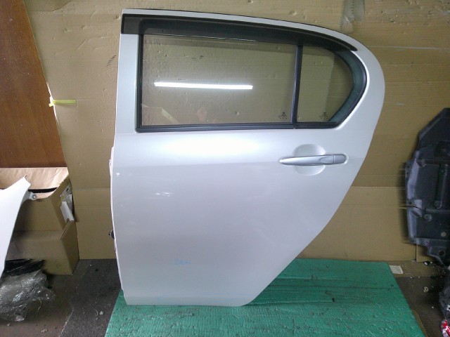 【中古】中古部品 ミライース LA300S 左ﾘｱﾄﾞｱ 【3310410000-000253044313400】