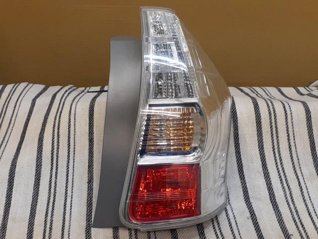 【中古】中古部品 プリウスα ZVW40W 右ﾃｰﾙﾗﾝﾌﾟ 【3310540000-000025345915500】