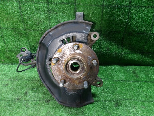 ヴォクシー DBA-ZRR80W 右フロントナックルハブASSY 202 43211-44040