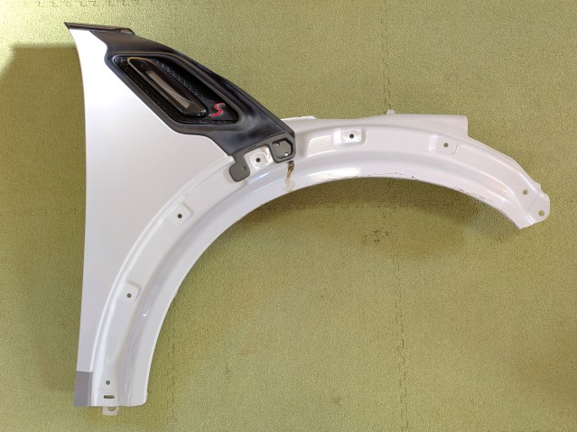 【中古】中古部品 BMW ミニ ZC16A 右ﾌﾛﾝﾄﾌｪﾝﾀﾞｰ 【3330450100-251110000110600】