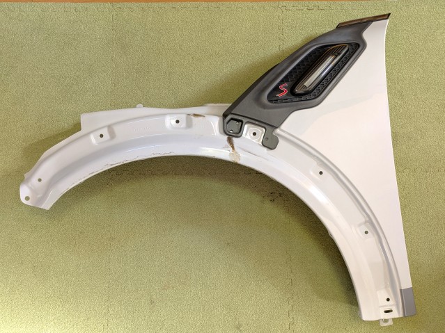 【中古】中古部品 BMW ミニ ZC16A 左ﾌﾛﾝﾄﾌｪﾝﾀﾞｰ 【3330450100-251110000110700】