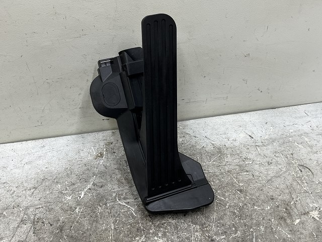 【中古】中古部品 VW パサート 3CBVY ペダル 【3310070100-0000Y0773577500】