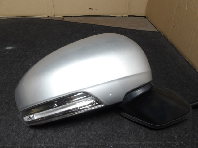【中古】中古部品 プリウス ZVW30 右サイドミラー 【3310420000-000010608813500】