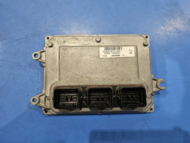 【中古】中古部品 ＣＲ－Ｚ ZF2 ｴﾝｼﾞﾝｺﾝﾋﾟｭｰﾀｰ 【3310590000-202507039763100】