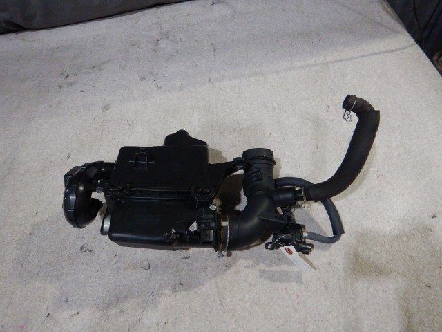 【中古】中古部品 アクア NHP10 ｴｱｸﾘｰﾅｰ 【3330810100-251111000329050】