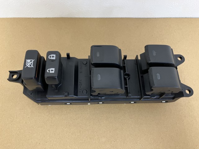 【中古】中古部品 カローラフィールダー NZE141G ﾊﾟﾜｰｳｲﾝﾄﾞｳｽｲｯﾁ 【3330460100-000001610061900】