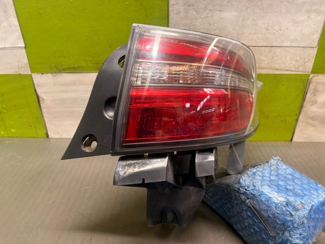 【中古】中古部品 ＳＡＩ AZK10 右ﾃｰﾙﾗﾝﾌﾟ 【3330530100-000005455815500】