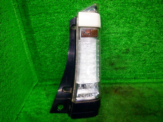 【中古】中古部品 Ｎ－ＢＯＸ JF1 右ﾃｰﾙﾗﾝﾌﾟ 【3340140100-000025278515500】 12,989円