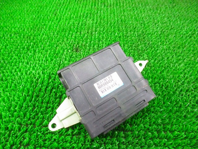 【中古】中古部品 ミニキャブ U62T ｴﾝｼﾞﾝｺﾝﾋﾟｭｰﾀｰ 【3330210100-000037199963100】