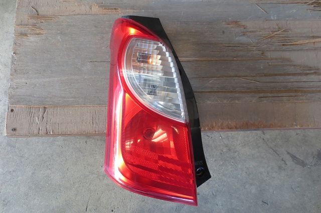 【中古】中古部品 アルト HA25V 左ﾃｰﾙﾗﾝﾌﾟ 【3340180100-251114000115600】