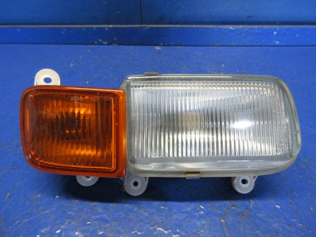 【中古】中古部品 UD日産大型車 CD5ZA 右ﾌｫｸﾞﾗﾝﾌﾟ 【3310270100-000015021410850】