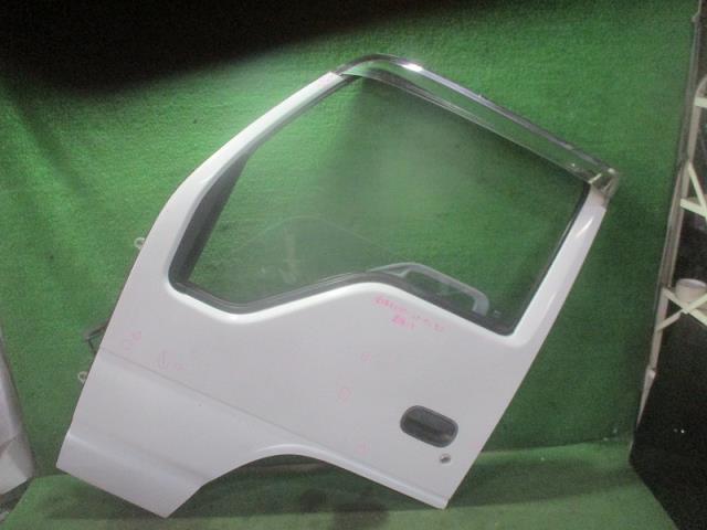 【中古】中古部品 エルフ NKR81N 左ﾌﾛﾝﾄﾄﾞｱ 【3500080000-250424000213200】