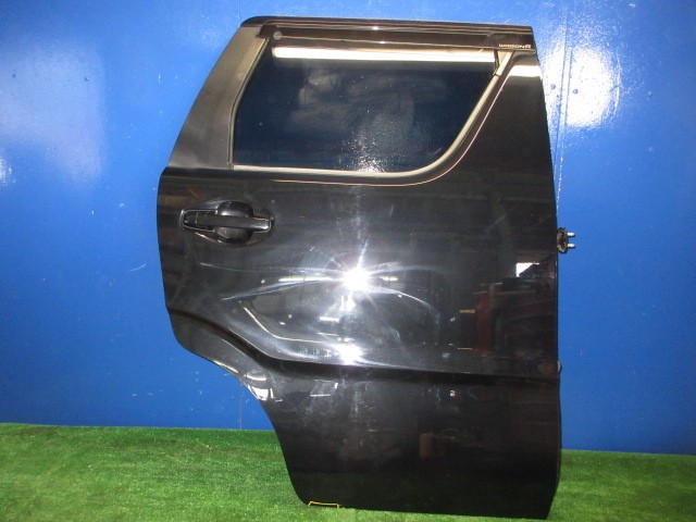 【中古】中古部品 ワゴンＲ MH55S 右ﾘｱﾄﾞｱ 【3310270100-000015101313300】