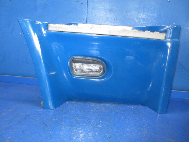 【中古】中古部品 UD日産大型車 CD5ZA 右ｻｲﾄﾞｽﾃｯﾌﾟ 【3310270100-000015021413701】
