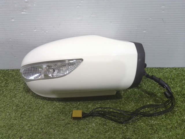 【中古】中古部品 ベンツ Aクラス 169032 右ｻｲﾄﾞﾐﾗｰ 【3310090100-202510113413500】