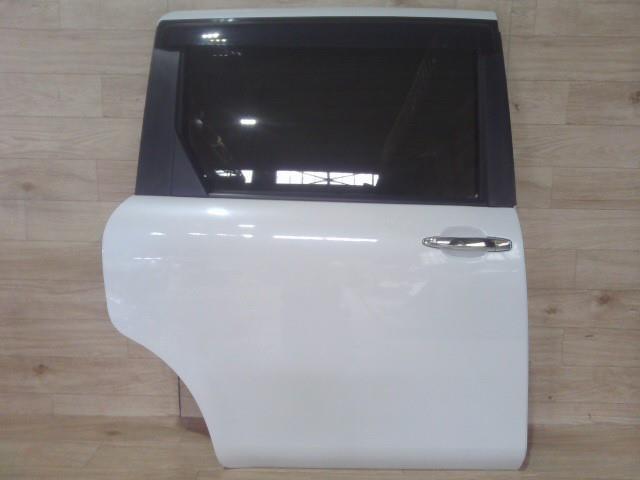 【中古】中古部品 シエンタ NCP81G 右ﾘｱﾄﾞｱ 【3310390100-251112001213300】
