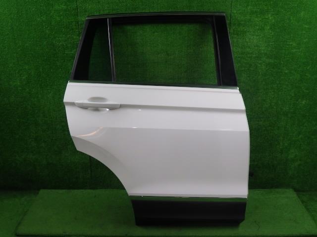 【中古】中古部品 VW ティグアン 5NDFGF 右ﾘｱﾄﾞｱ 【3330250100-000000917213300】