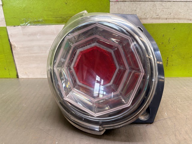 【中古】中古部品 キャスト LA250S 左ﾃｰﾙﾗﾝﾌﾟ 【3330530100-000005457315600】