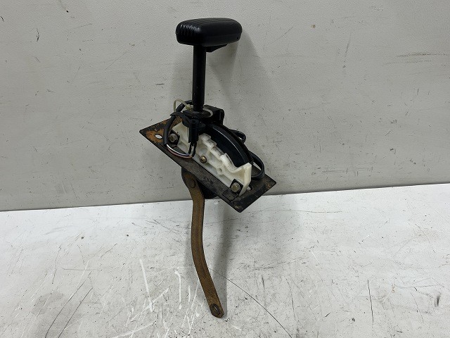 【中古】中古部品 BMW 3シリーズ 320 ｼﾌﾄﾚﾊﾞｰ 【3310070100-000090755337851】