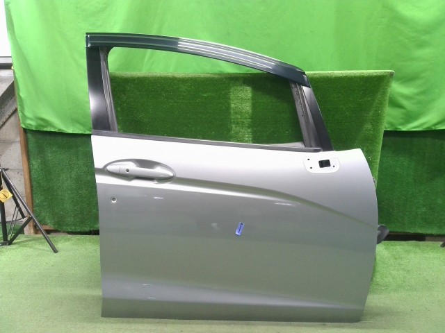 【中古】中古部品 フィット GK3 右フロントドア 【3310200100-000022409413100】|e-cleマート