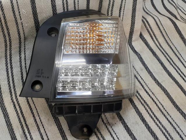 【中古】中古部品 レクサス HS ANF10 右ﾃｰﾙﾗﾝﾌﾟ 【3310540000-000025392315500】