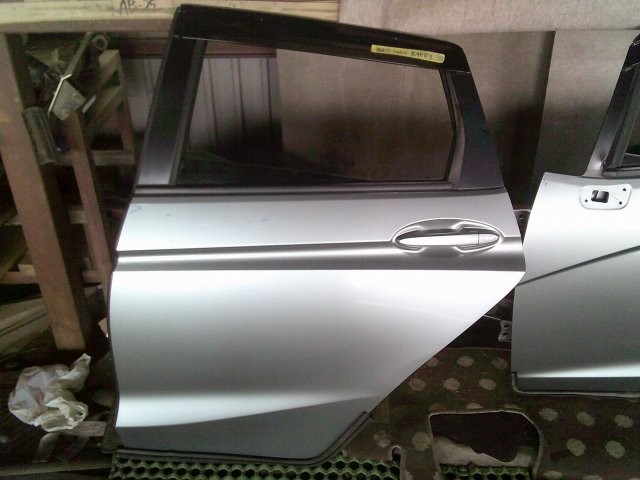 【中古】中古部品 シャトル GP7 左ﾘｱﾄﾞｱ 【3330220100-251120000313400】