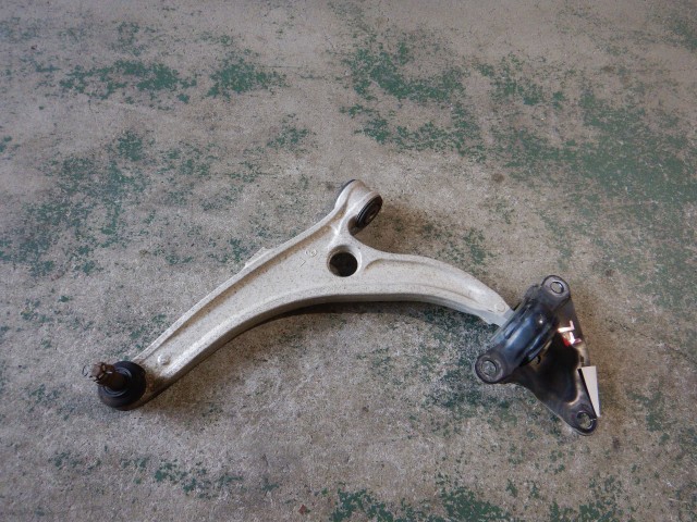【中古】中古部品 ＣＲ－Ｚ ZF1 左ﾌﾛﾝﾄﾛｱｱｰﾑ 【3330810100-251119000351740】