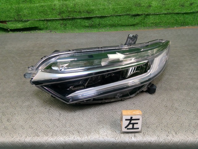 【中古】中古部品 シャトル GP7 左ヘッドランプ 【3330990700-202507000310900】