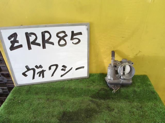 【中古】中古部品 ヴォクシー ZRR85W スロットルボディ 【3331010600-251027000420300】