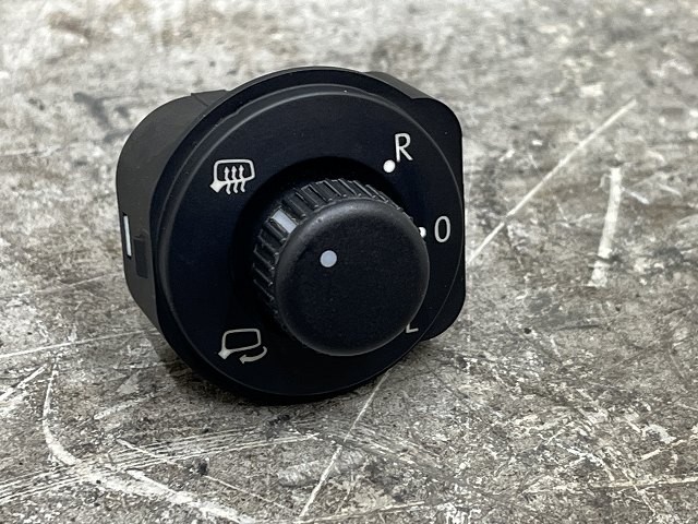 【中古】中古部品 VW ザ・ビートル 16CBZ ﾄﾞｱﾐﾗｰｽｲｯﾁ 【3310070100-0000Y0773161850】