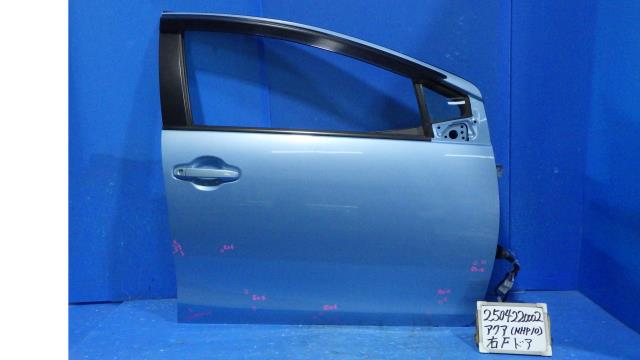【中古】中古部品 アクア NHP10 右ﾌﾛﾝﾄﾄﾞｱ 【3330340100-250422000213100】