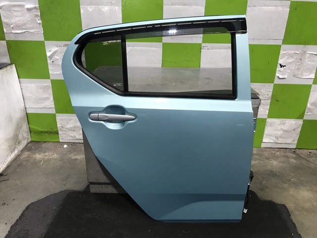 【中古】中古部品 ミライース LA350S 右ﾘｱﾄﾞｱ 【3330530100-000005458013300】
