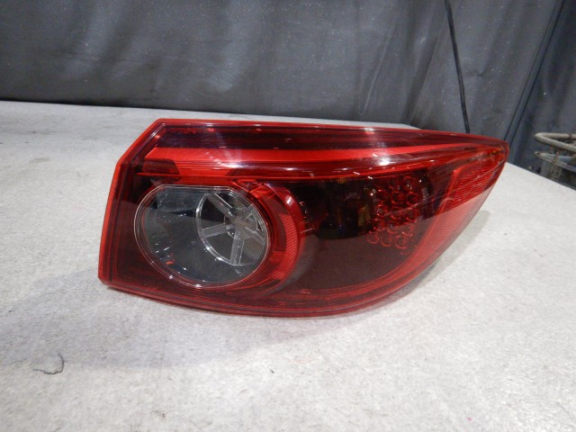 【中古】中古部品 アクセラ BYEFP 右ﾃｰﾙﾗﾝﾌﾟ 【3330810100-251120000415500】