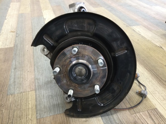【中古】中古部品 フォレスター SKE 左ﾘｱﾅｯｸﾙﾊﾌﾞ 【3330960100-000052574644440】