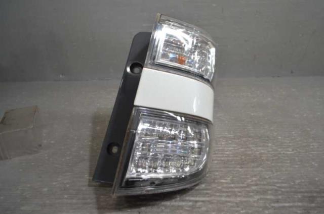 【中古】中古部品 ヴェルファイア GGH20 右ﾃｰﾙﾗﾝﾌﾟ 【3310580000-251122000415500】