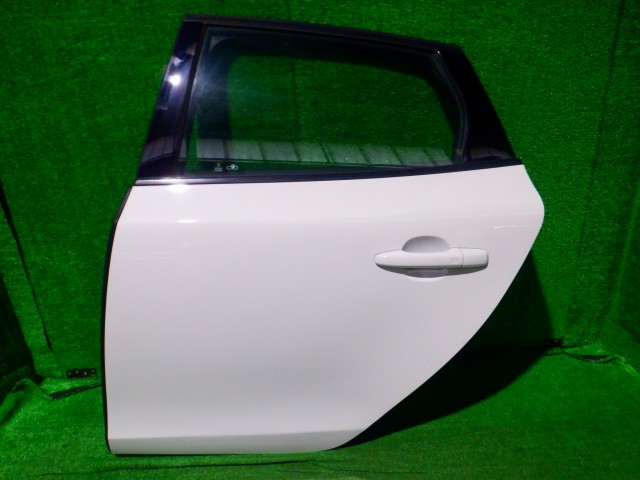 【中古】中古部品 ボルボ 40シリーズ MD4204T 左ﾘｱﾄﾞｱ 【3340140100-000025225613400】｜e-cleマート