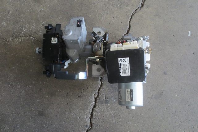 【中古】中古部品 キャスト LA250S ｽﾃｱﾘﾝｸﾞｺﾗﾑ 【3340180100-251125000147140】