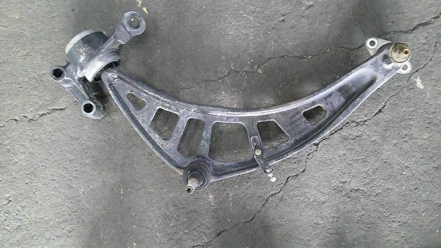【中古】中古部品 BMW ミニ XD20F 右ﾌﾛﾝﾄﾛｱｱｰﾑ 【3500080000-250802000151720】