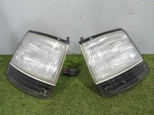 【中古】中古部品 ブルーバード U11 右ｸﾘｱﾗﾝｽﾗﾝﾌﾟ 【3310090100-202509000311000】